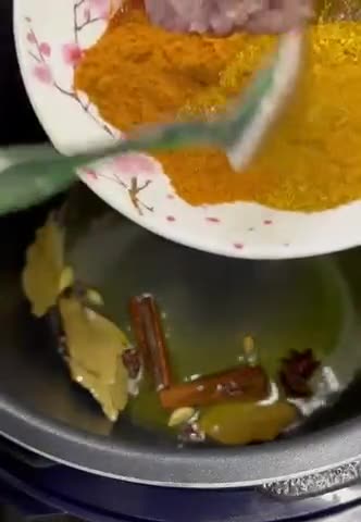Gambar langkah 2 resipi Nasi Maqlubah Kambing & Terung (Set Lengkap).