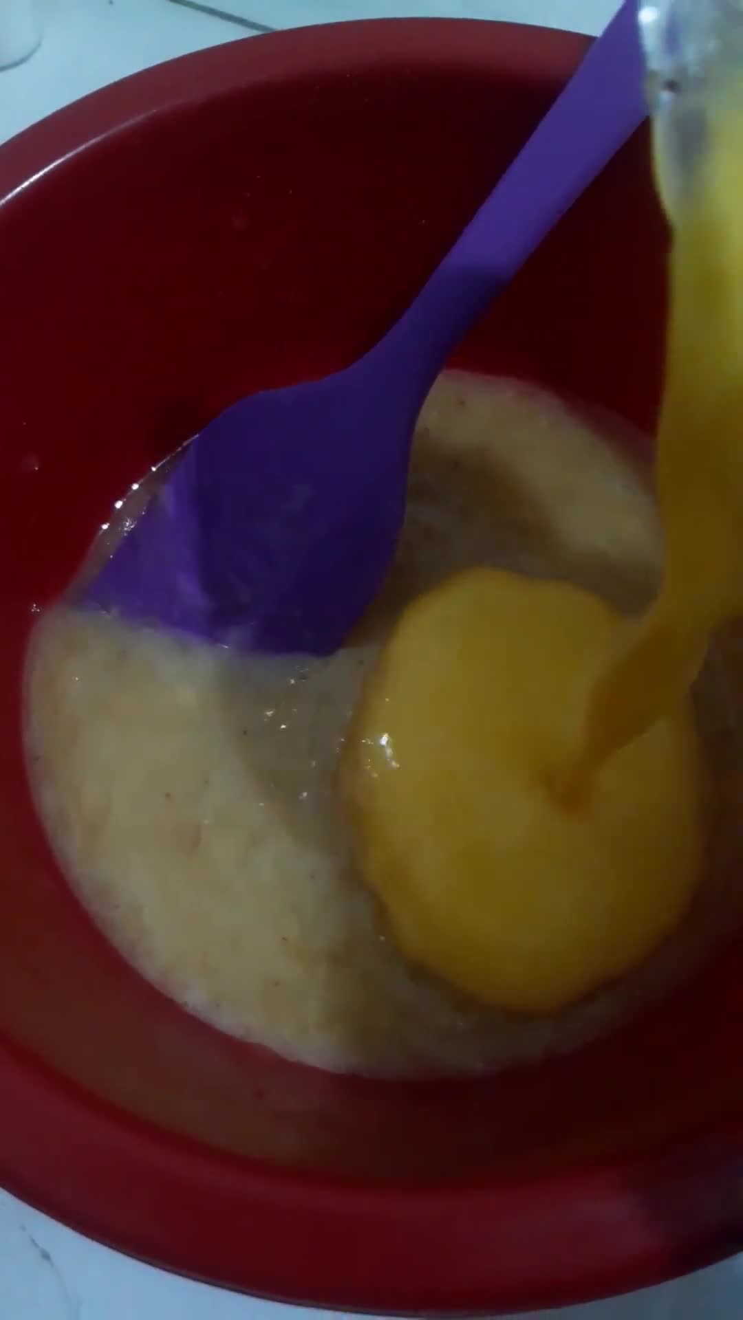 Foto langkah ke 2 dari resep Bolu Pisang Kukus No Mixer.