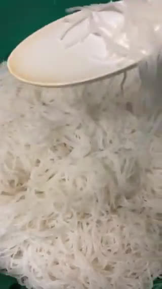 A picture of step 2 of Shrimp Fried Vermicelli/Bihun Goreng Udang.