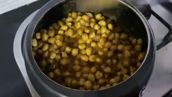छोले अमृतसरी (chole amritsari recipe in Hindi) रेसिपी चरण 5 फोटो