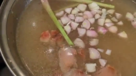Foto langkah ke 2 dari resep Thai Chicken Soup.