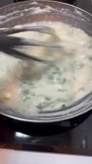 Foto del paso 2 de la receta: Moñitas con salsa bechamel de perejil y huevo