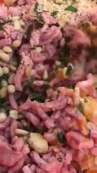 Foto del paso 2 de la receta: Mini hamburguesitas de carne y queso mozzarella. (Cuatro ingredientes)