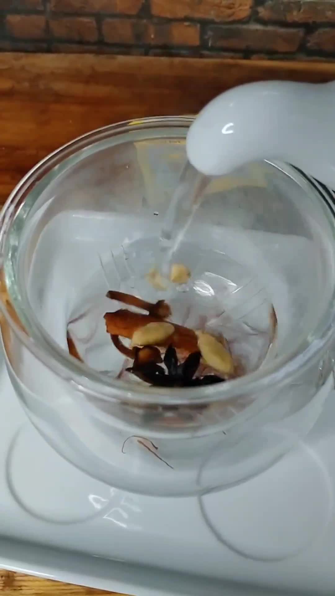 Foto langkah ke 2 dari resep Teh Saffron Rempah.