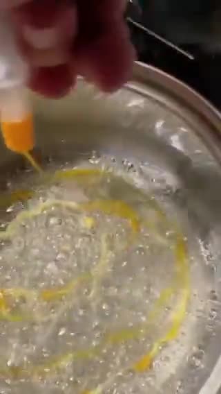 Foto del paso 6 de la receta: Huevo hilado casero, para los canapés de Navidad. (en pequeña cantidad 😘)