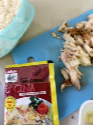 Gambar langkah 1 resipi Nasi Goreng Ekspress.
