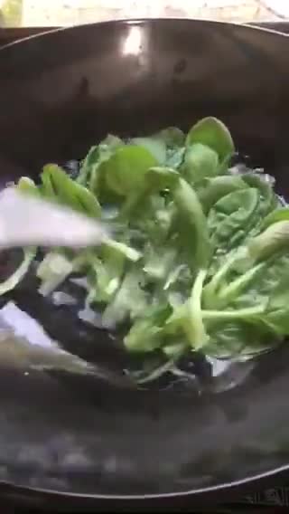 Gambar langkah 3 resipi Garlic Oil Pak Choy.