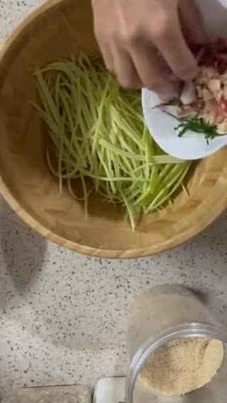 Gambar langkah 1 resipi Kerabu Mangga.