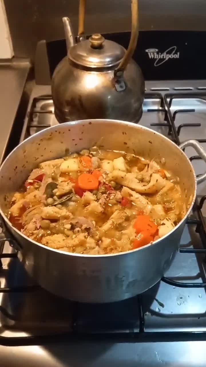 Foto del paso 3 de la receta: Guiso de mondongo y chorizos 🥩 🌿🥣🥕🫛