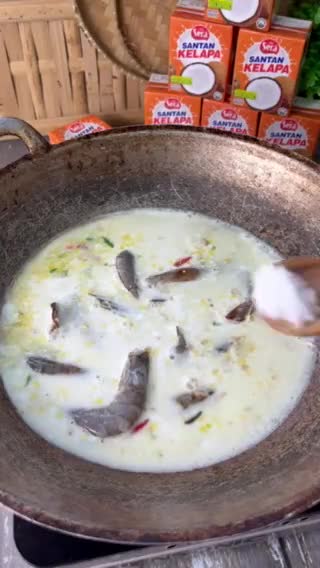 Gambar langkah 3 resipi Masak lemak cili api pucuk paku & udang.