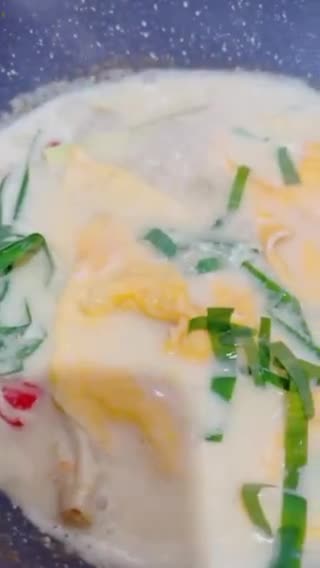 Gambar langkah 4 resipi 👩‍🍳Masak Lemak Cili Padi Telur Dadar.