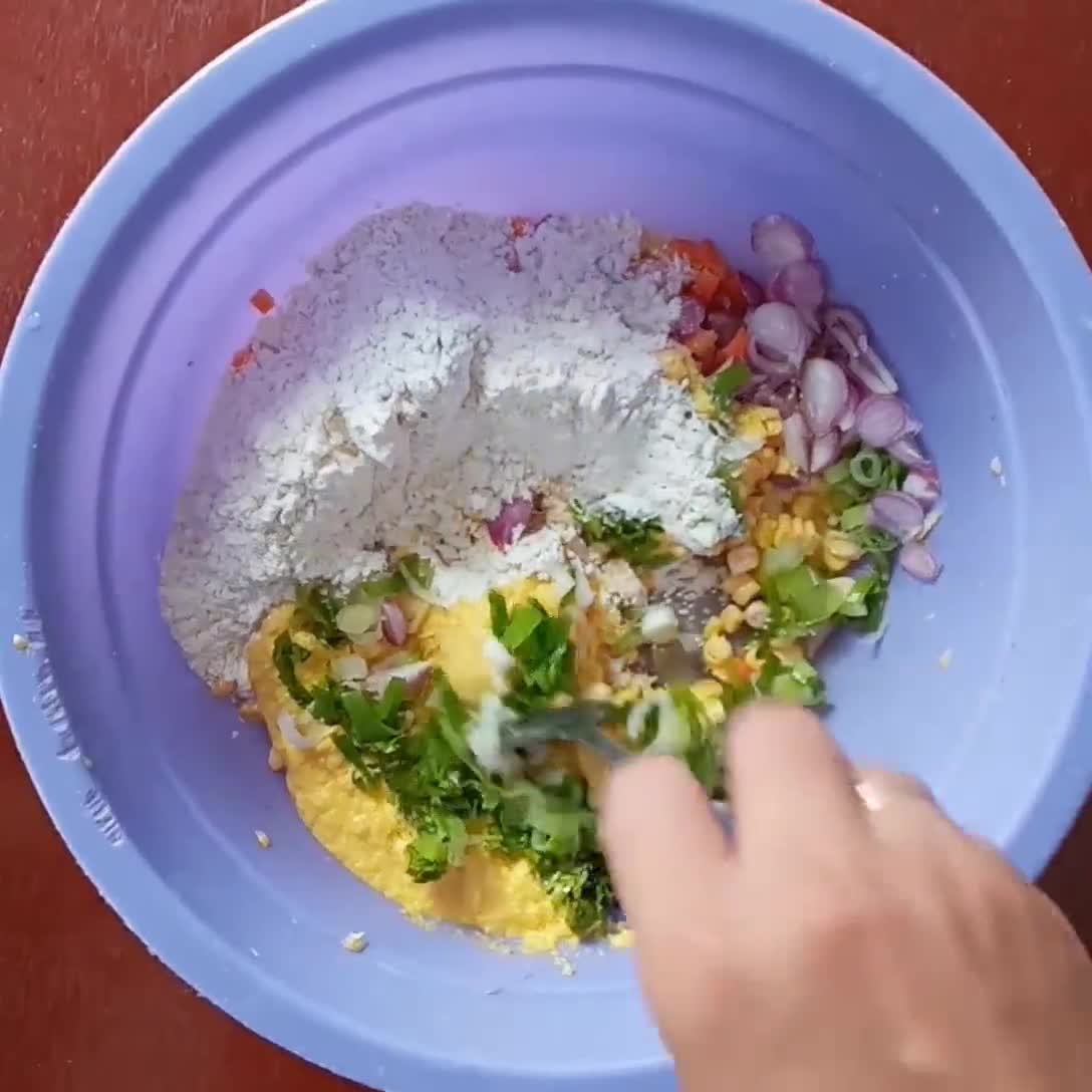 Foto langkah ke 2 dari resep Bakwan Jagung Wortel.