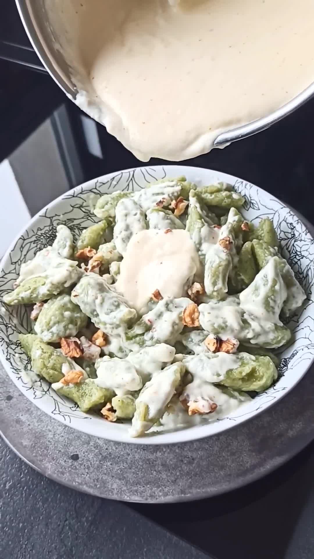 Une image de l'étape 4 de Gnocchis de brocolis et sa sauce crémeuse au fromage.
