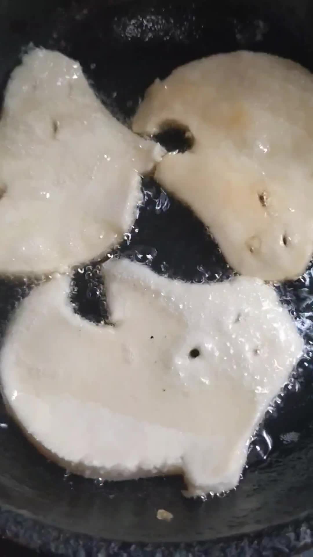 Foto del paso 2 de la receta: Tortas Fritas Fantasmitas Halloween Para el Mate👻👻👻