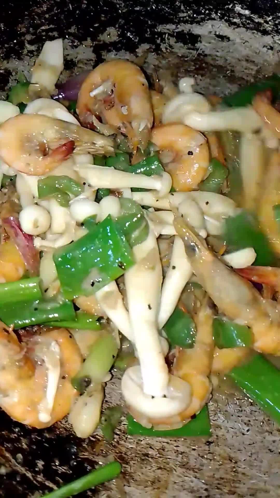 Foto langkah ke 5 dari resep Udang Butter Lada Hitam.