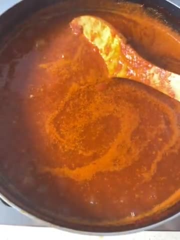 Foto del paso 5 de la receta: Salsa de tomate casera con callampas secas (ideal conserva)