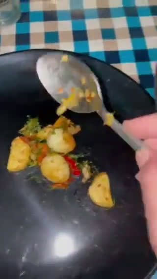 Foto langkah ke 3 dari resep Tumis Telur Puyuh dan Saputahu.