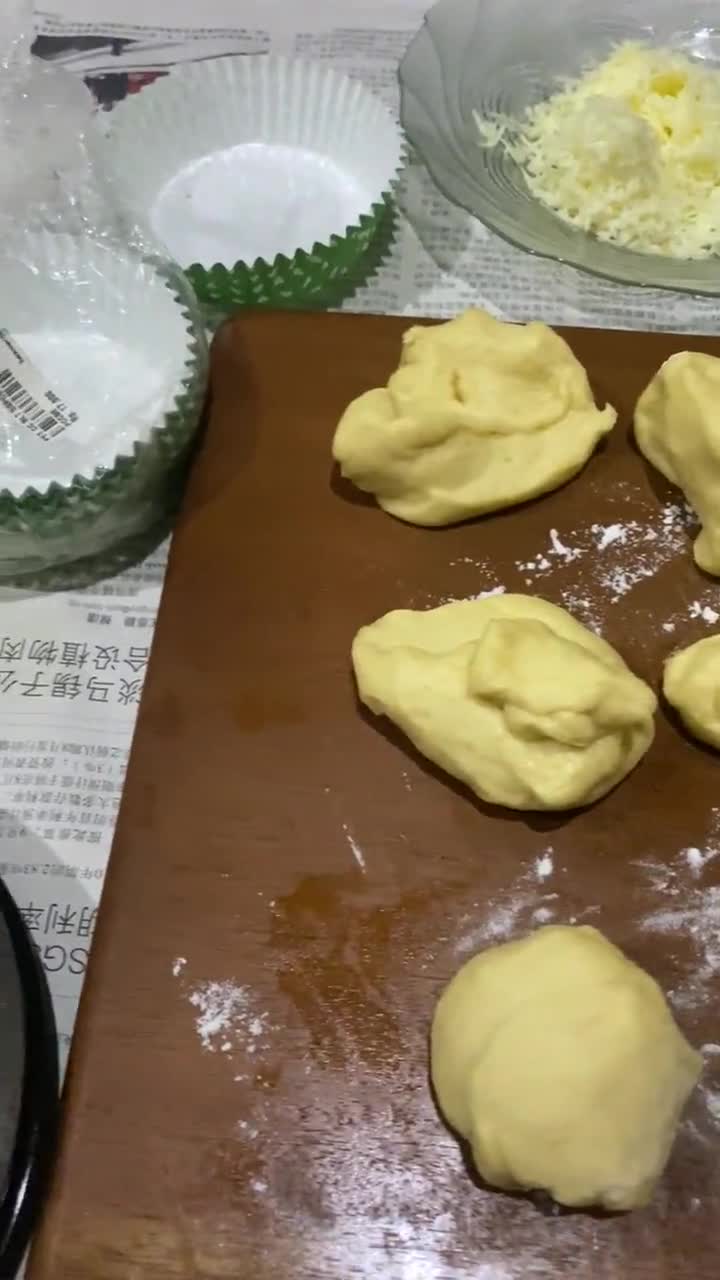 Foto langkah ke 4 dari resep Mini Pizza Empuk.
