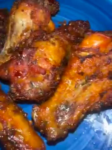 A picture of step 1 of Airfried Panama Wingz with Steak Fries.