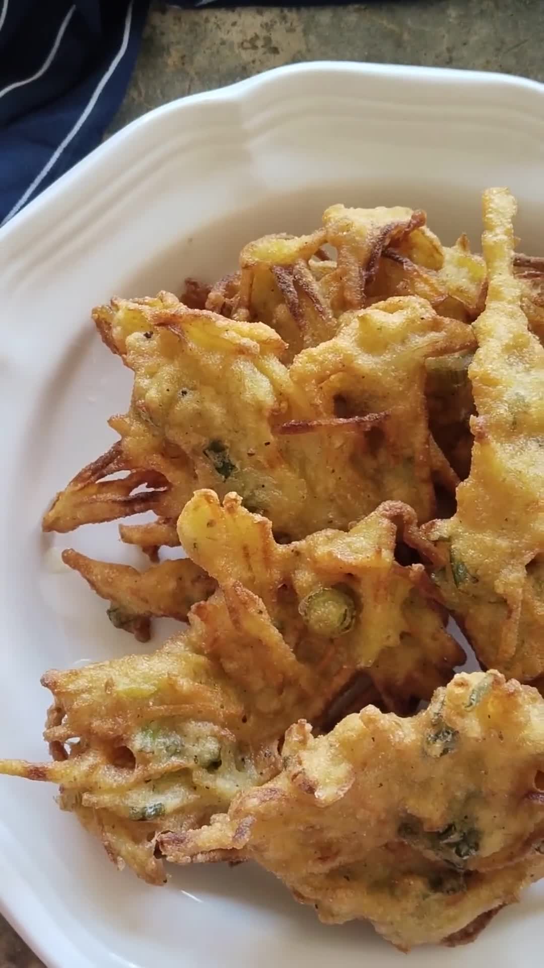 Gambar langkah 3 resipi Cucur kentang.