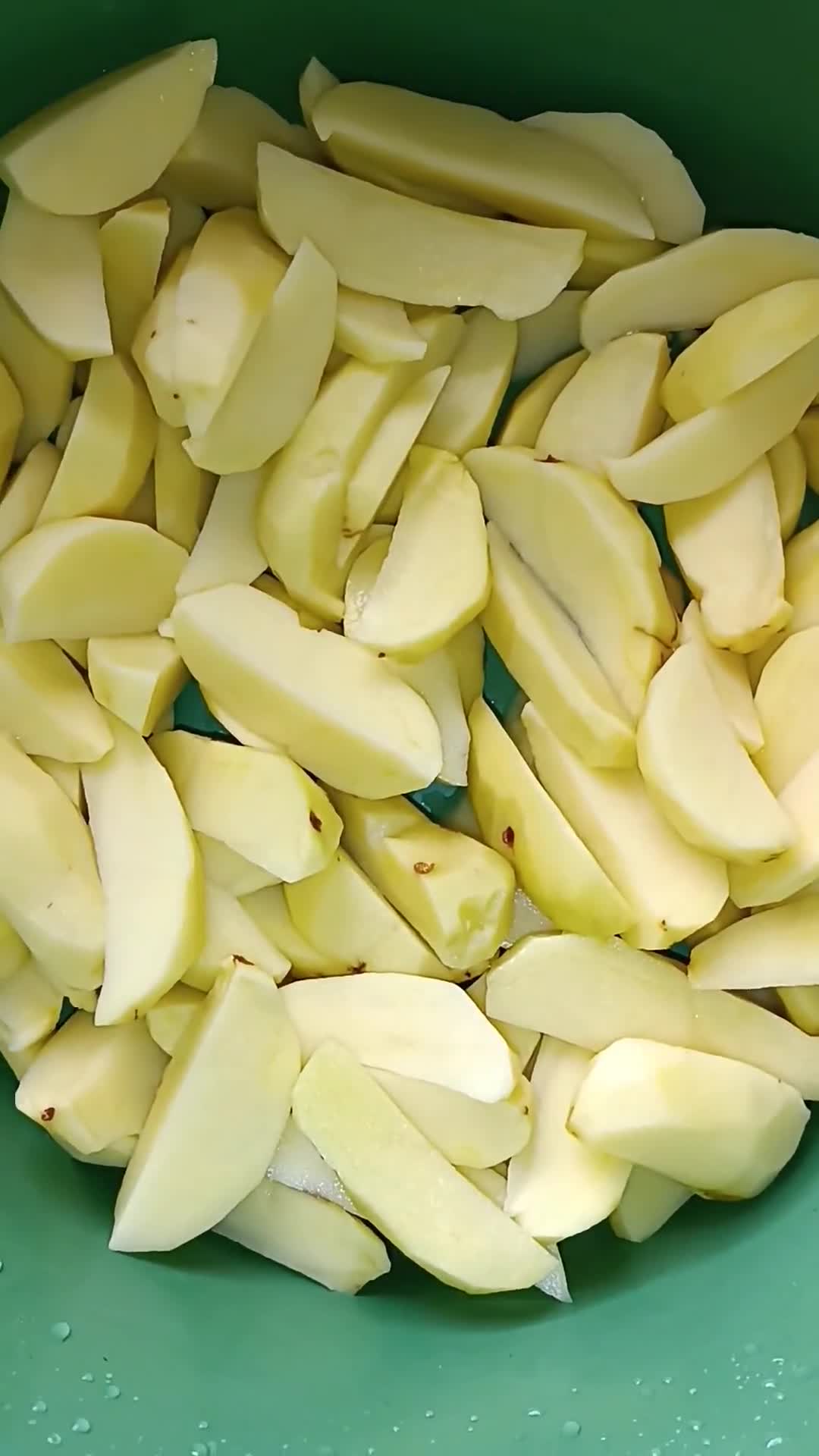 A picture of step 2 of Baked potato wedges served with beef.