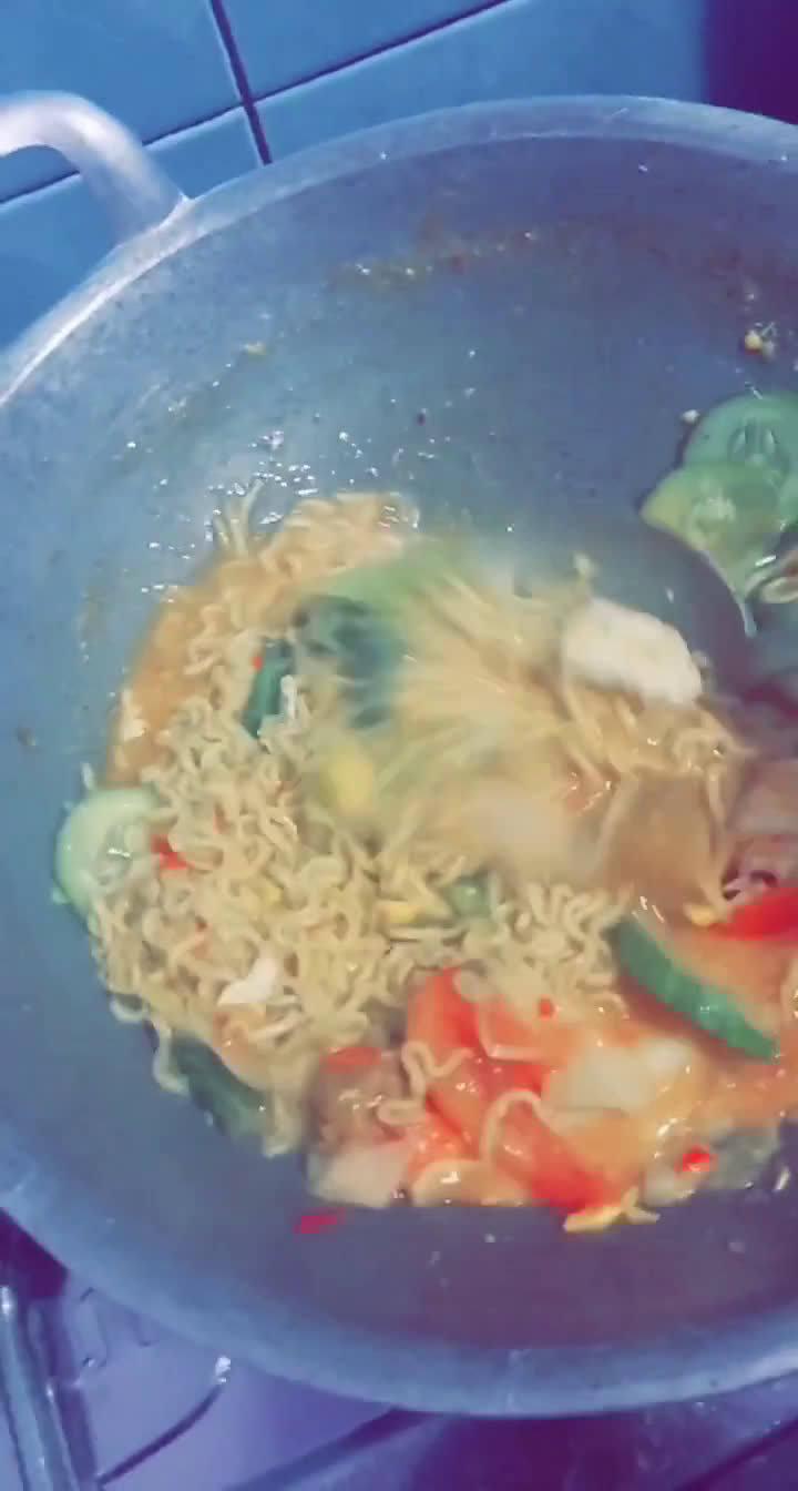 Foto langkah ke 5 dari resep Mie Tek Tek Al.