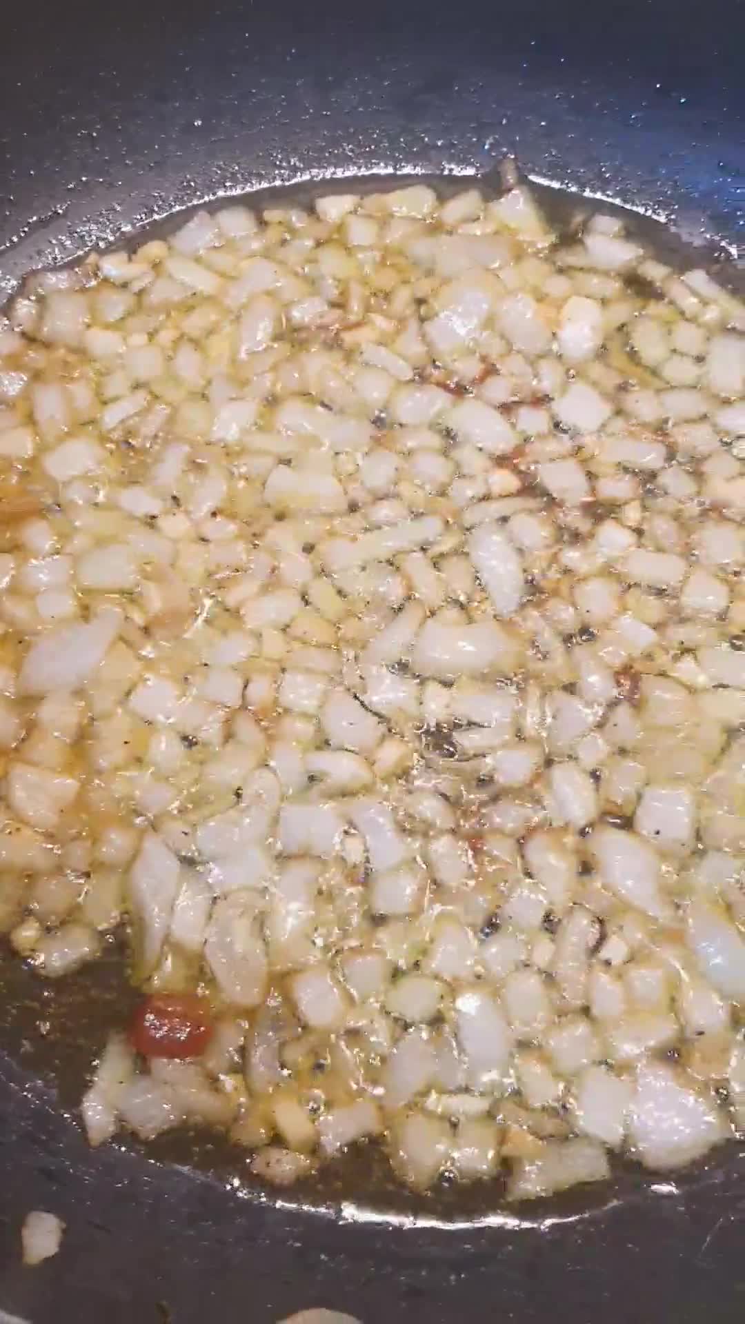 Foto del paso 4 de la receta: Lomo de cerdo con vegetales en salsa suave de vino y cúrcuma