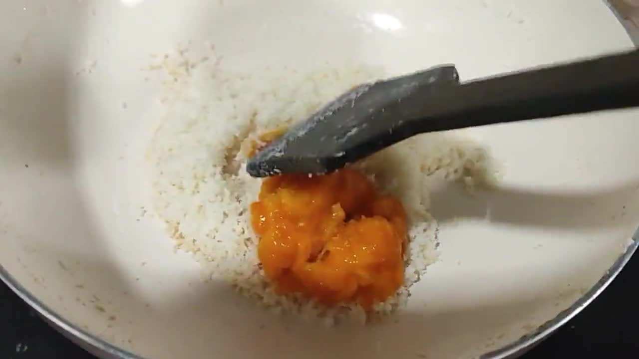 A picture of step 2 of Mango Cheese Fried Modak.