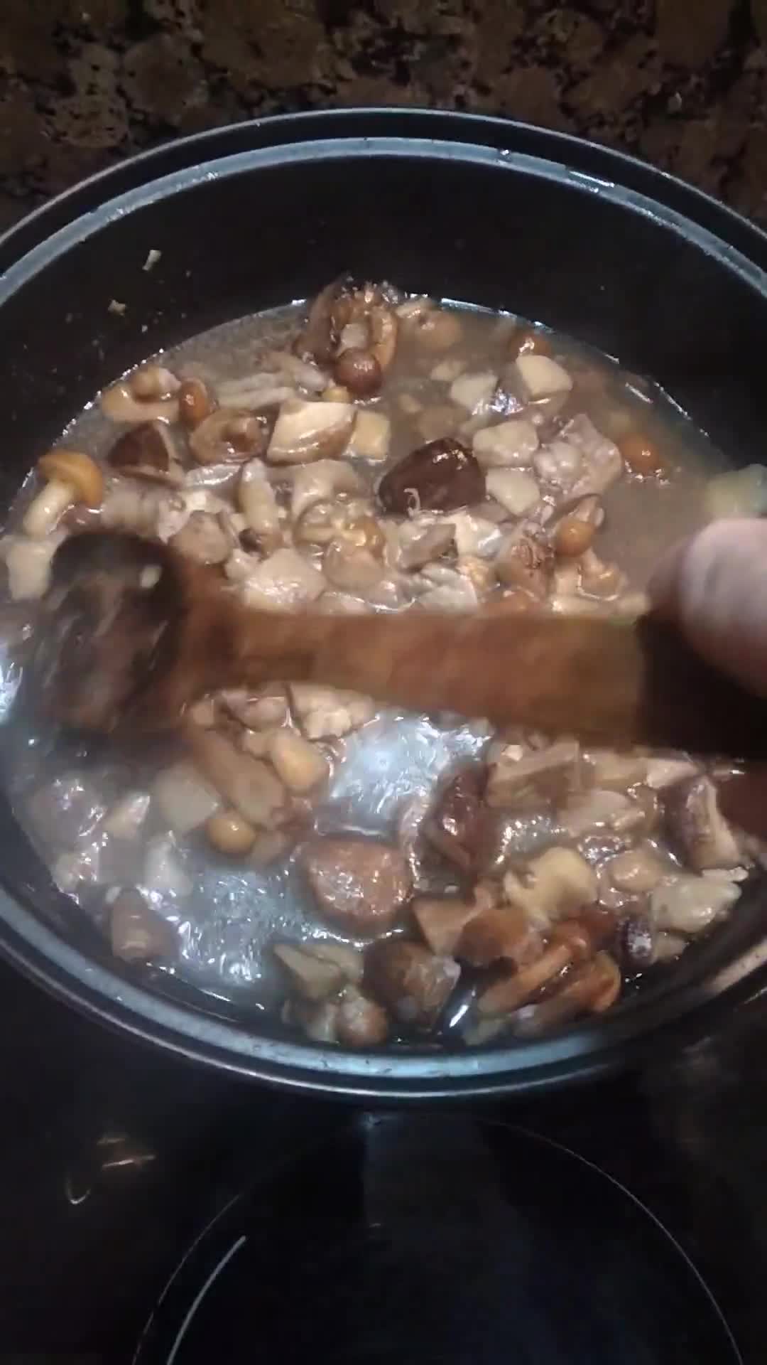 Foto del paso 2 de la receta: Contramuslos de pollo con setas y verduras