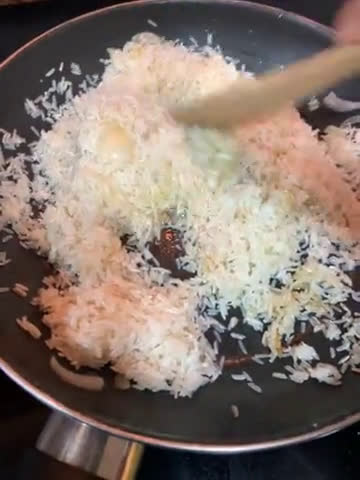 Foto del paso 3 de la receta: Arroz blanco Thai con cebolla