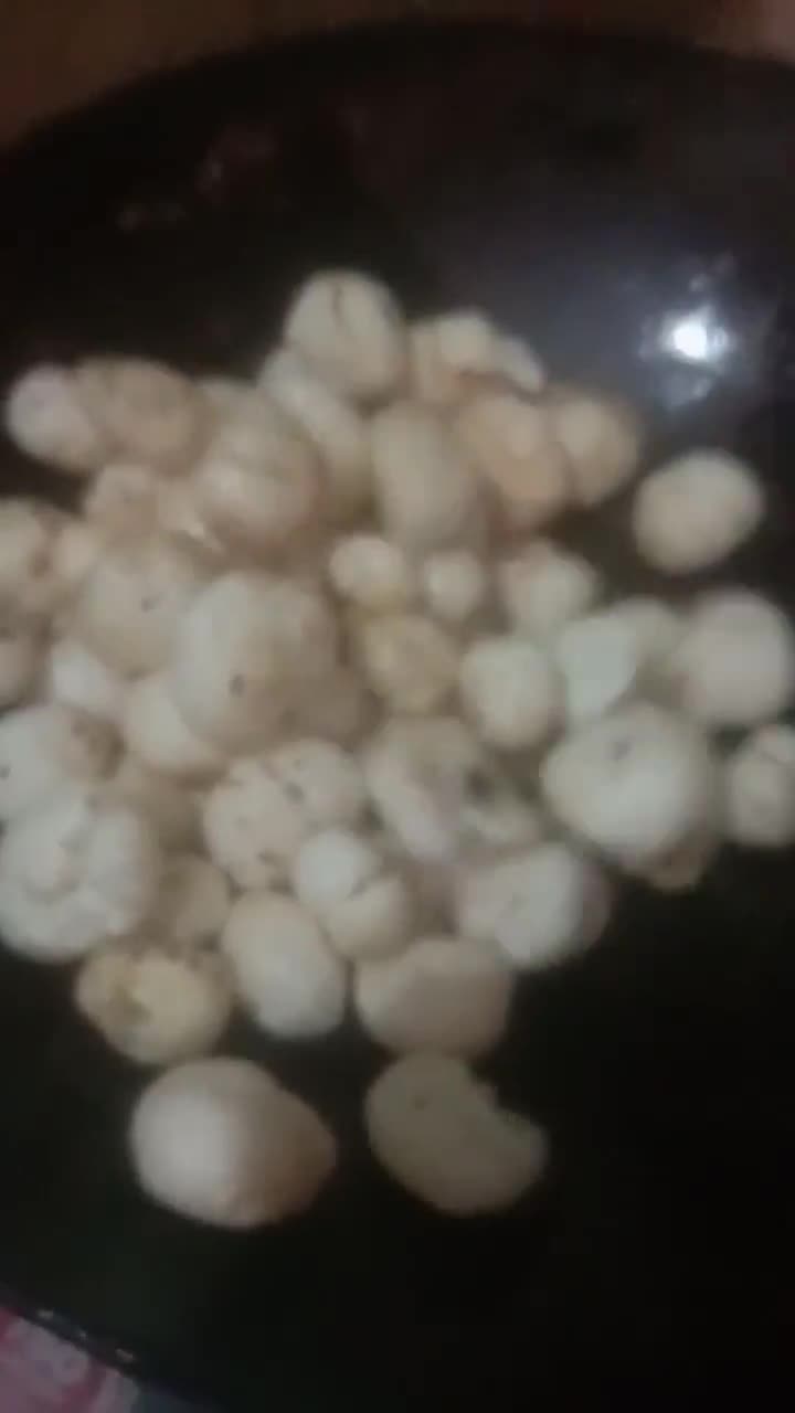 साबूदाना मखाना नमकीन (Sabudana makhana namkeen recipe in hindi) रेसिपी चरण 2 फोटो