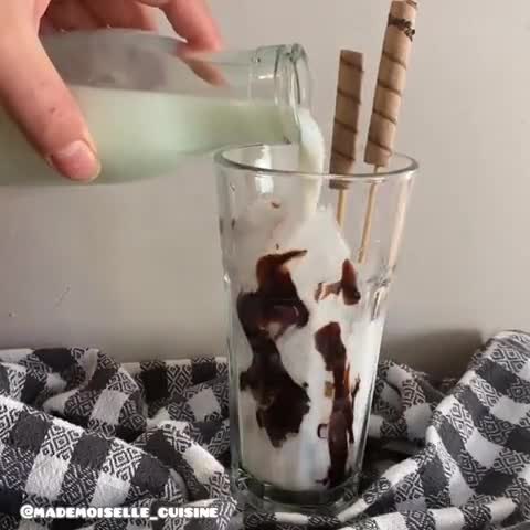 عکس مرحله 5 از دستور آیس ماکیاتو شکلاتی