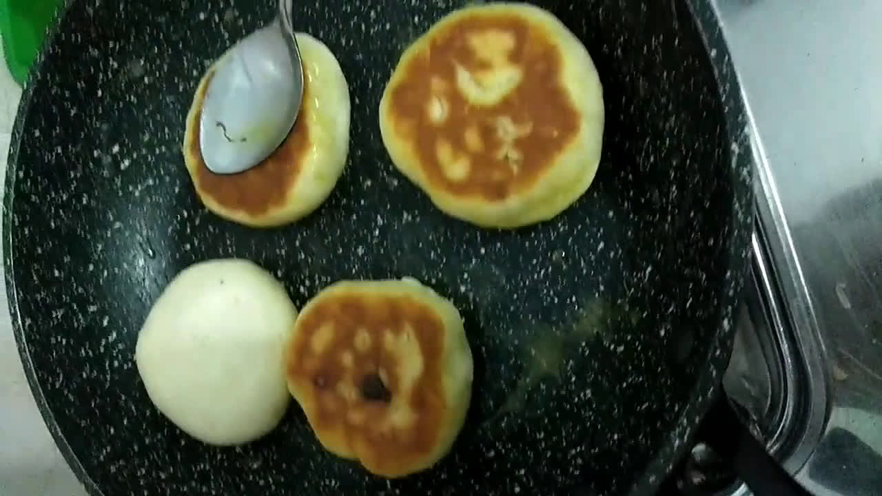 Foto langkah ke 4 dari resep Hotteok (pancake nya korea).