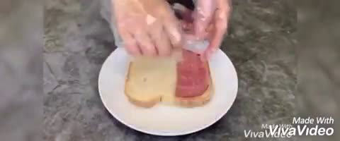 A picture of step 3 of Roast Beef French Toast.
