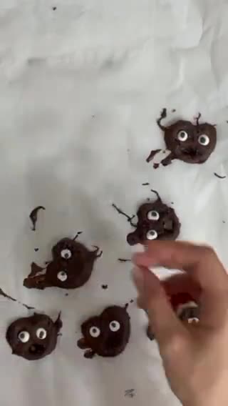 Foto del paso 8 de la receta: Ojos de azúcar para Halloween y monstruos de pretzels