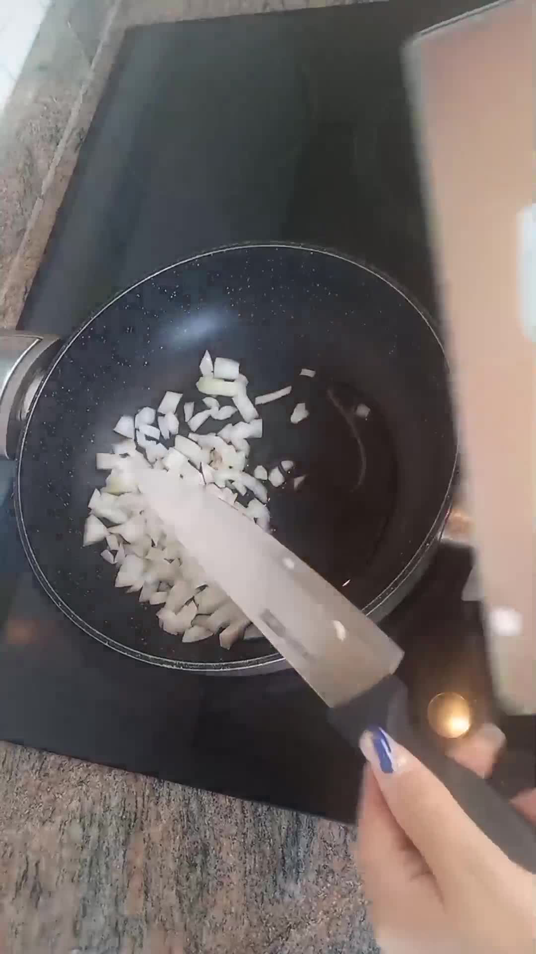 Foto del paso 3 de la receta: Huevos en salsa 🍳