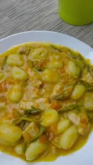 Foto del paso 4 de la receta: Ñoquis con pavo y salsa de curry, calabaza y espárragos