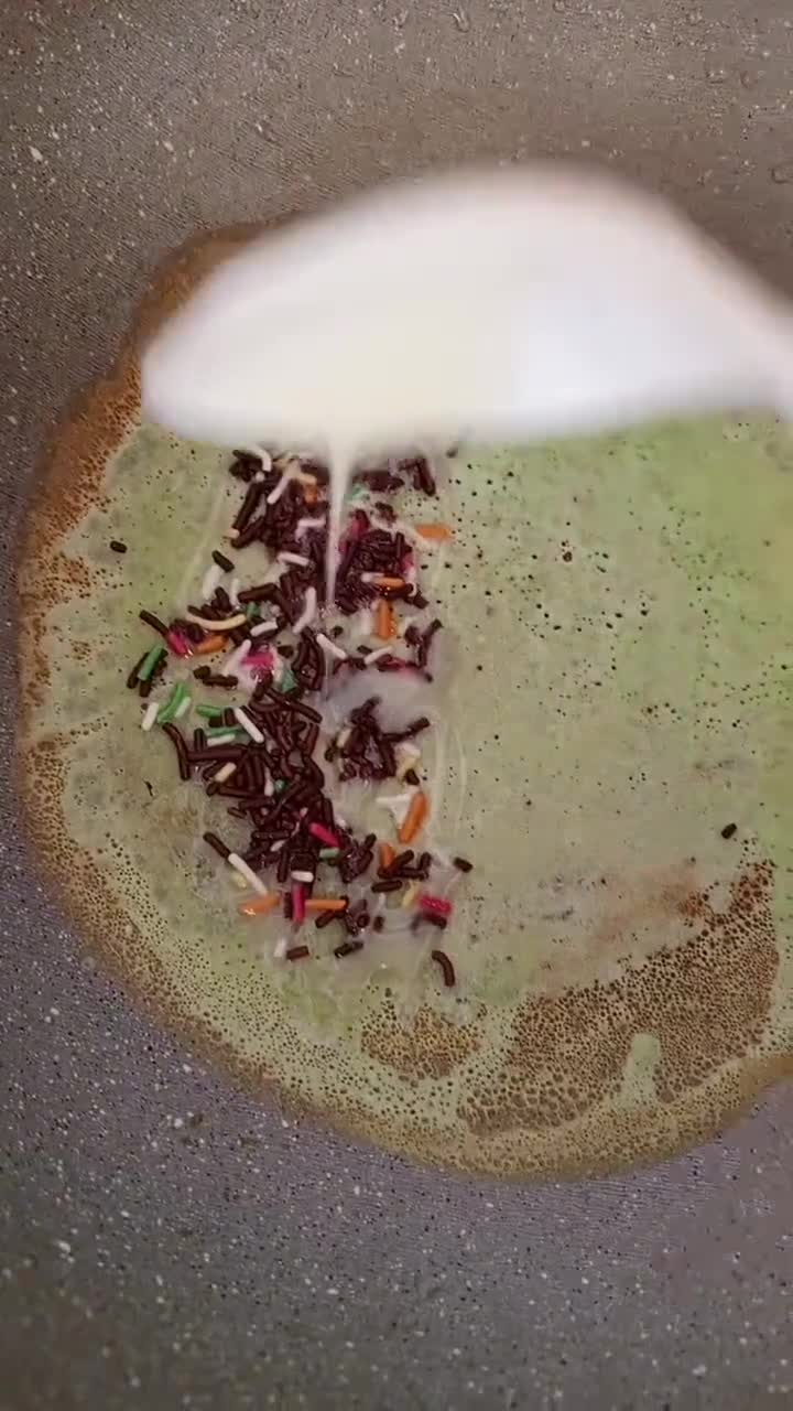 Foto langkah ke 4 dari resep Crunchy Pandan Crepes Teflon (Leker).