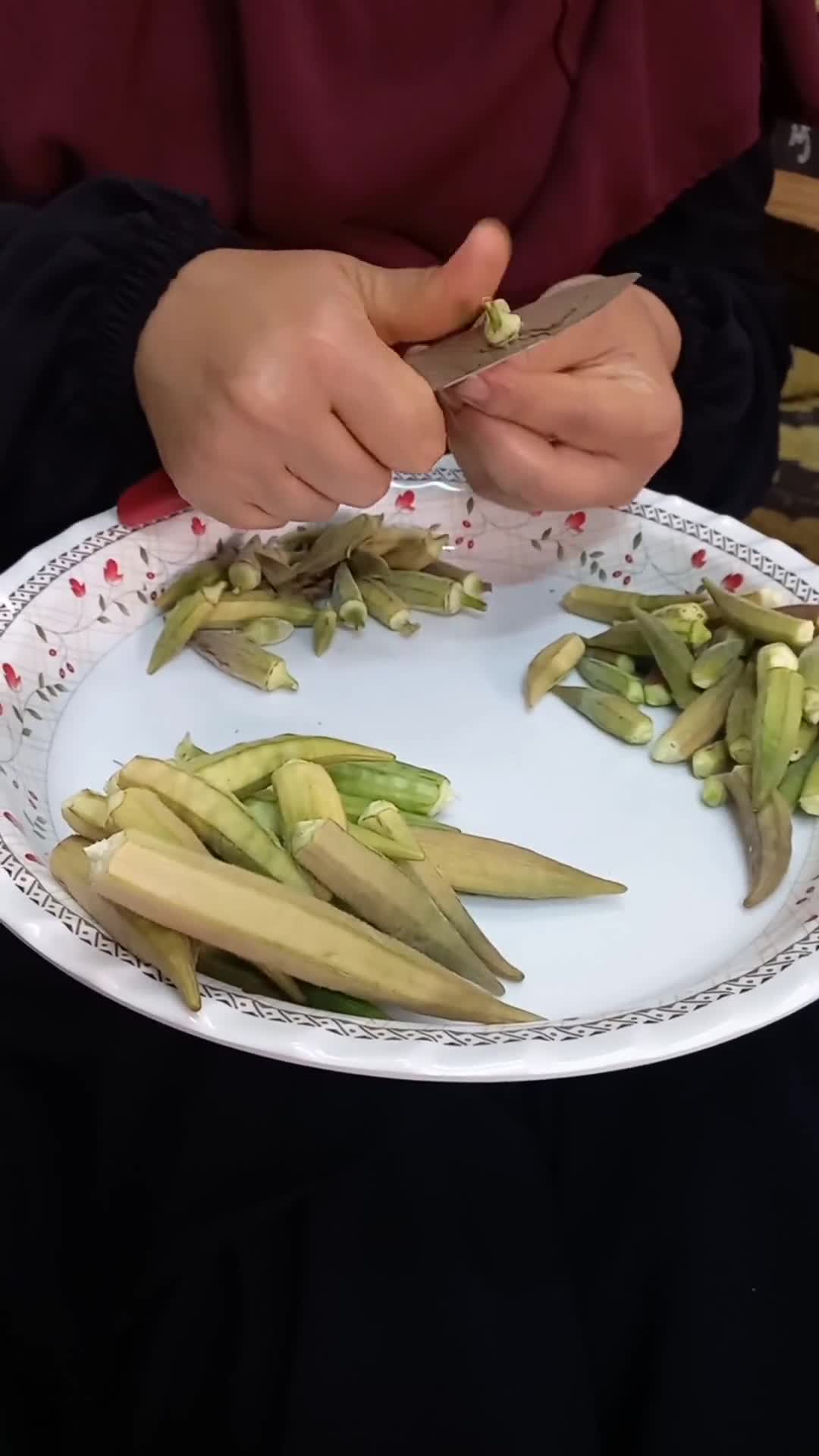 صورة لخطوة 1 من وصفة تفريز الباميه