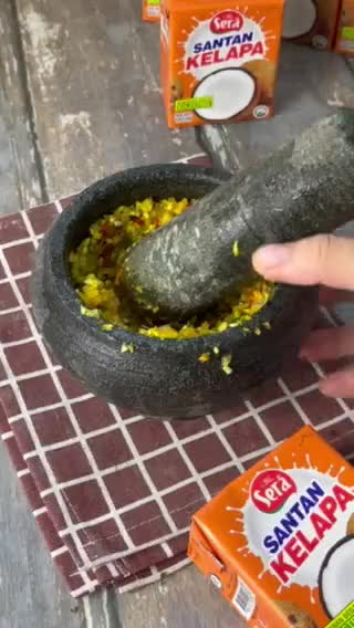 Gambar langkah 1 resipi Masak lemak cili api pucuk paku & udang.