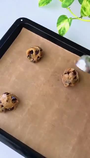 Foto langkah ke 5 dari resep Chocolate chips cookies 🍪.