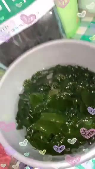 Foto langkah ke 1 dari resep Sup rumput laut (daging giling,rumput laut,sosis,tahu susu,brokoli,enoki).