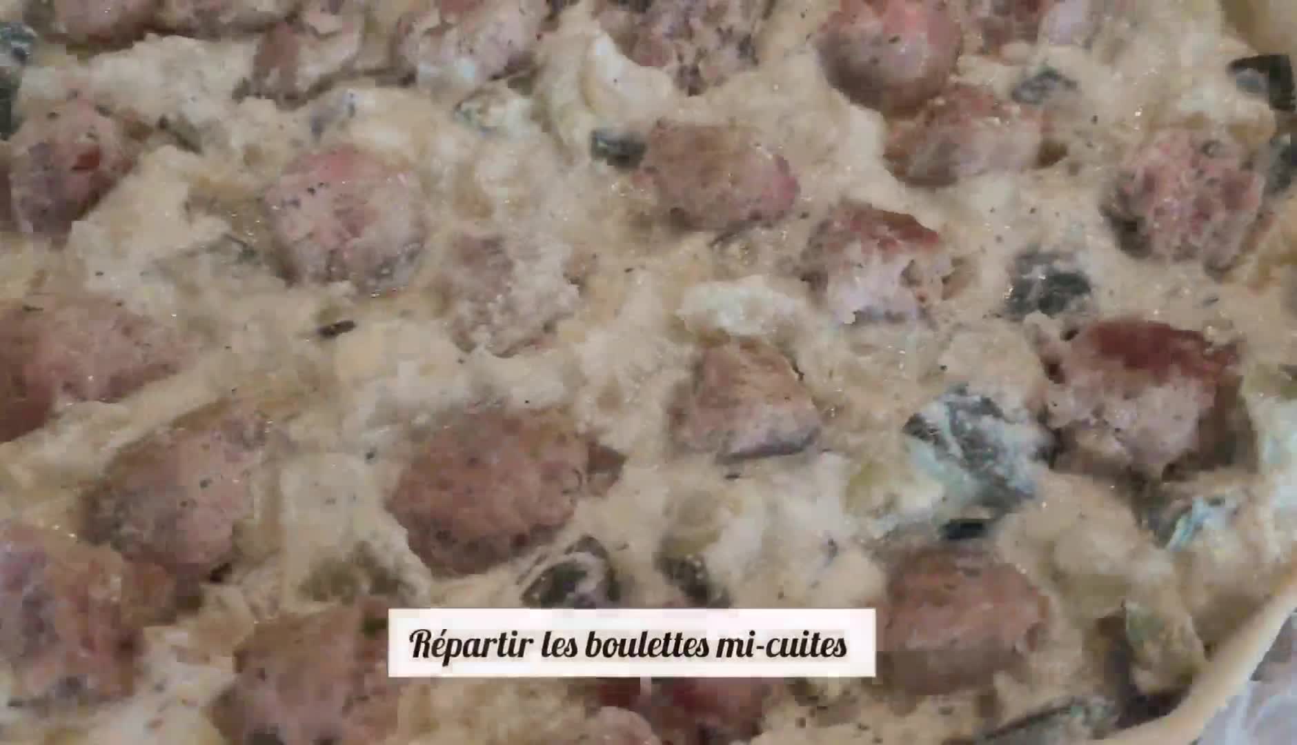 Une image de l'étape 6 de Tarte salée Courgettes, Saucisses et Pomme de terre, recette italienne.