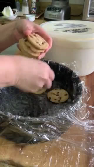 Foto del paso 2 de la receta: Pastel De Nieve de Vainilla con Galletas Chispas de Chocolate