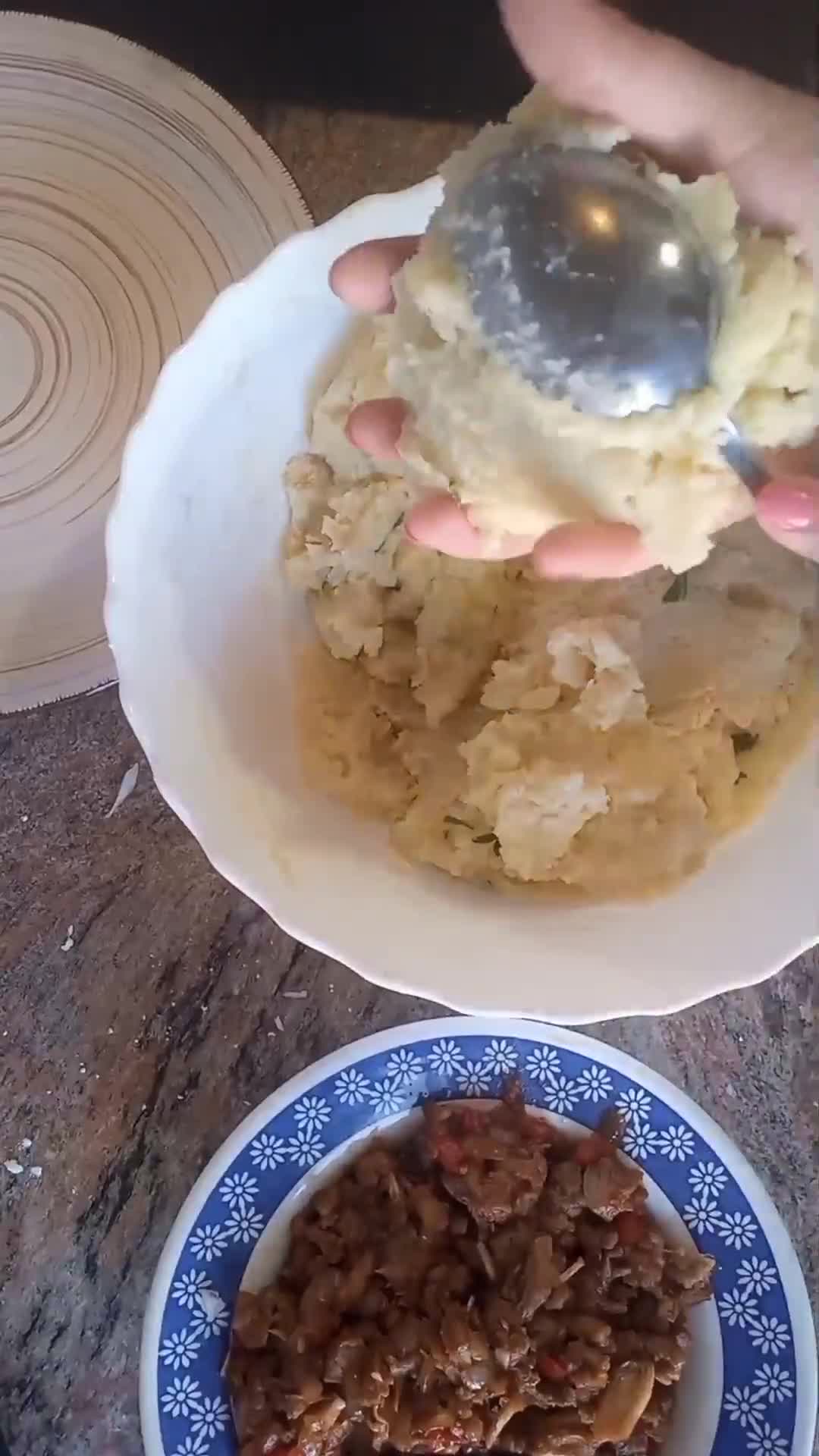 Foto del paso 2 de la receta: Patatas rellenas 🥔💣
