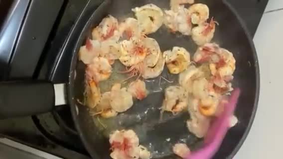 Foto langkah ke 1 dari resep Udang saos tiram.