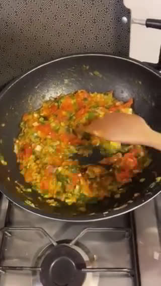Foto del paso 5 de la receta: Spaghetti con carne de Murillo con patacones y tomates con orégano 🌿