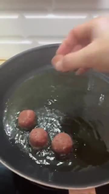 Foto langkah ke 3 dari resep Meatball creamy cheeze sauce.