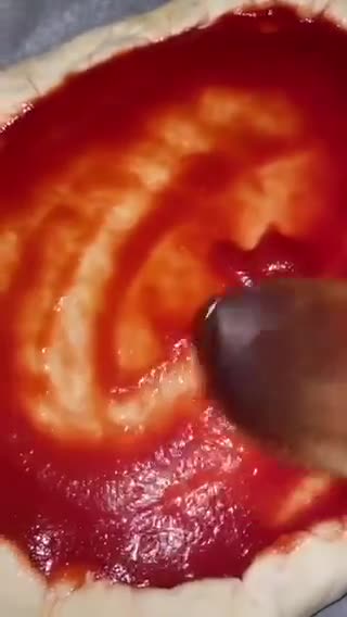Une image de l'étape 5 de Pizza 4 fromages et Pizza sauce tomate, burrata et roquette.