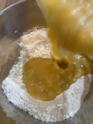 Foto langkah ke 2 dari resep Bolu Kukus Pisang.